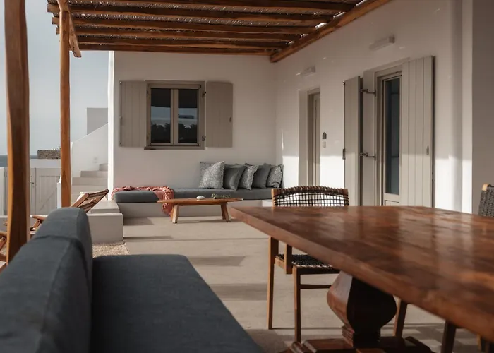 Siora Of Paros - Two Vila