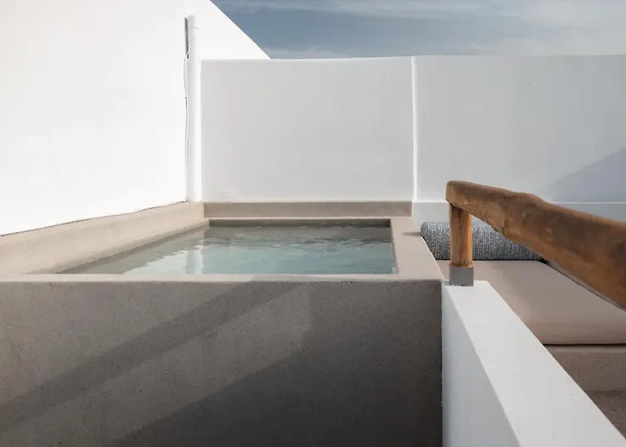 Siora Of Paros - Two Vila Nausa